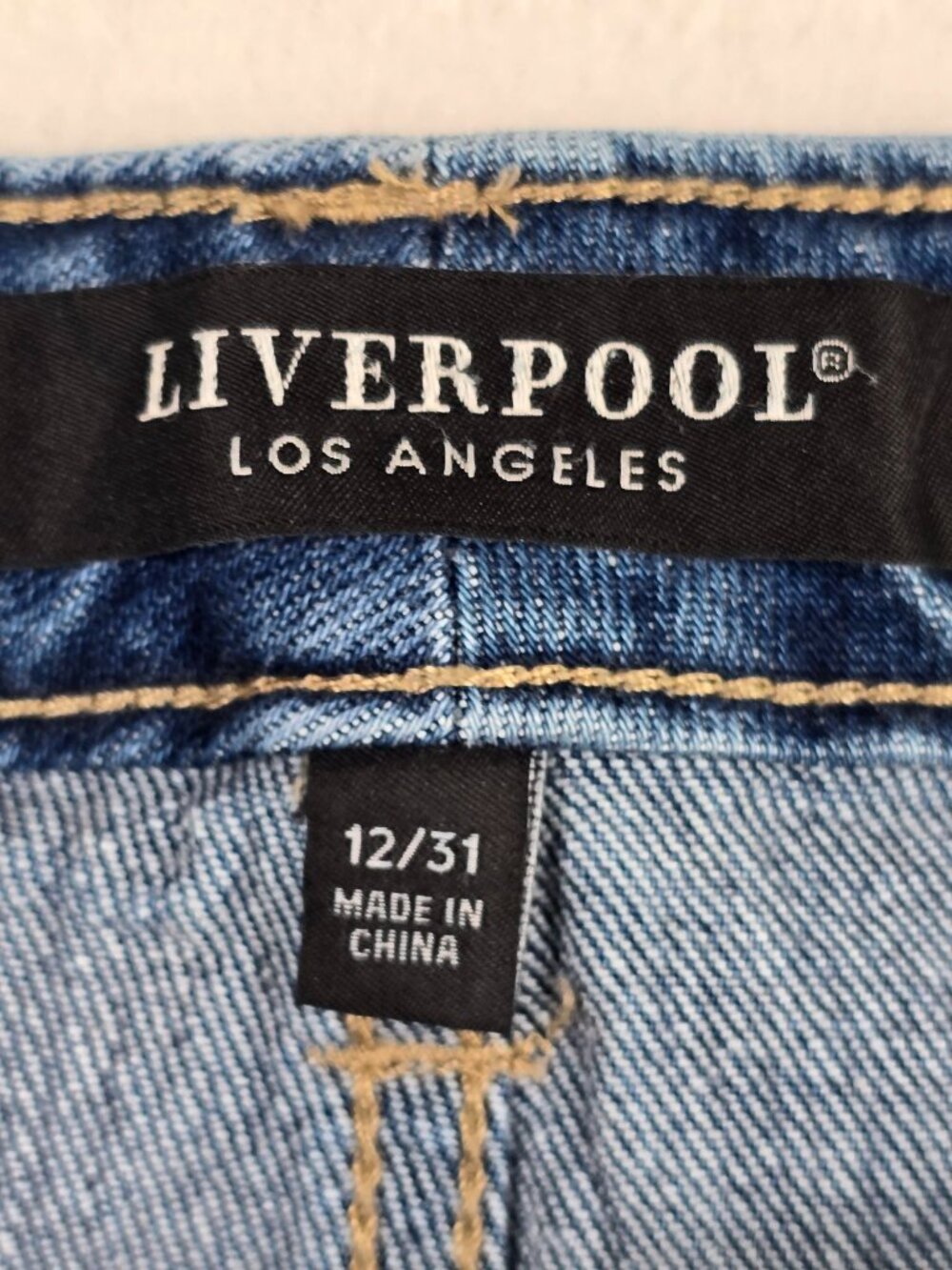Liverpool Non-Skinny Skinny Liv Hi-Rise Jeans Size 12/31 Crop Raw Hem - Picture 2 of 5